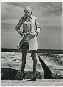 HelmutNewton-book-18a.jpg