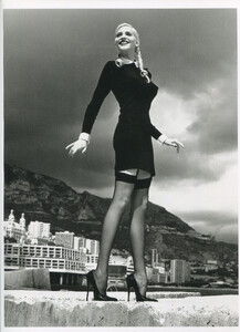 HelmutNewton-book-7a.jpg