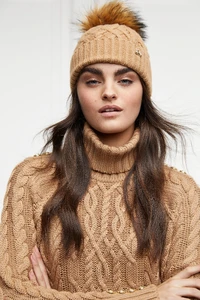 HollandCooper_2021-27-10_AW22_WHOLESALE_Look25-WindsorBobbleHat_Camel__6803_5.webp