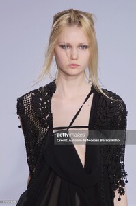 IsabellaLindblom_20110301_MoonYoungHee_FW2011_Paris_3_3_gettyimages-127611096-2048x2048.jpg