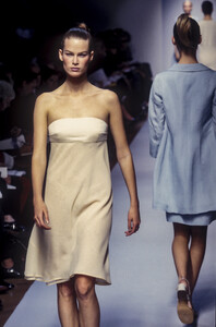 Jil Sander 1995 SS 30.jpg