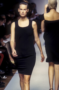 Jil Sander 1995 SS 34.jpg