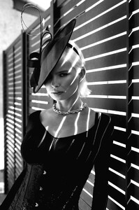 JuliaL - 500px - Feeling Newton_v2.jpg