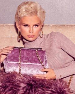 JuliaL - Guess - 2021-12-17_1440x17.jpg