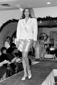KM-Cerruti 1881 Ready to Wear SpringSummer 1990 (6).jpg