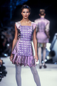 Kansai Yamamoto 1992 Women RTW 27.jpg