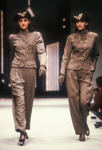 Krizia FW 1990 28.jpg