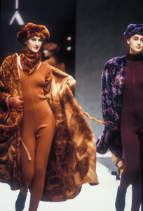 Krizia FW 1990 35.jpg