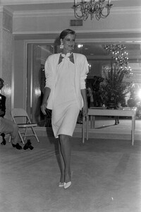 LMu-Carolyne Roehm Resort 1985 Ready To Wear Collection Fashion Show (3).jpg