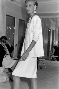 LMu-Carolyne Roehm Resort 1985 Ready To Wear Collection Fashion Show (6).jpg