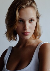 LauraOg - ModManPort - 1721383901.jpg