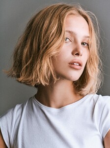 LauraOg - ModManPort - 1724397351.jpg