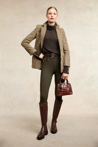 Look14-ContourTrouser_Khaki__2024-08-29_Transeasonal6981_5.webp