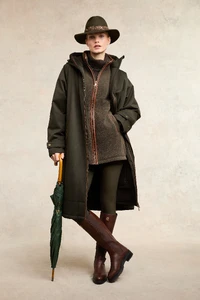 Look15-CountryLonglineFleece_Khaki__2024-08-29_Transeasonal7215_3_d693871b-f7fe-4b66-b6db-dae1ec48215c.webp