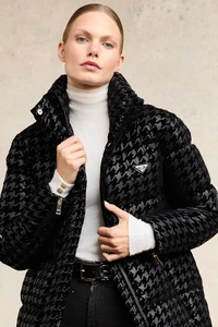 Look28-CamdenlonglineCoat_GreyHoundstooth__3.webp