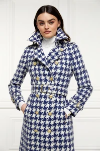 Look327-FullLengthMarlboroughTrenchCoat_LargeScaleInkNavyHoundstooth__5_2024-01-25_AW24_ECOMM69973.webp