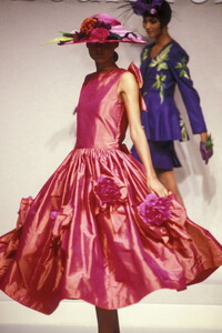 Louis Feraud SS 1990 Haute Couture 58.jpg