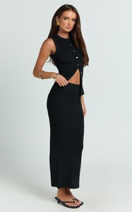 NSole - Showpo - Halle_Midi_Skirt_-_High_Waist_Bodycon_Knit_Midi_Skirt_in_Black_05.jpg