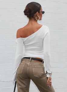 OPhillips - PrPolly - Kastor One Shoulder Long Sleeve Top White-5 - 4-Model-Olivia-Us2.jpg