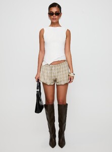 OPhillips - PrPolly - Kordelia Bubble Hem Shorts Green Check-8 - 6-Model-Olivia-Us2.jpg