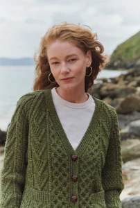 R887_GlenislandHandknitV-NeckCardigan_Ladies_HandknitMerino_Green_05.webp
