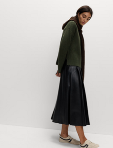 Ribbed-V-Neck-Relaxed-Jumper (3).png