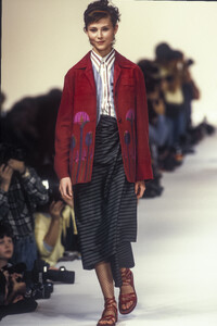 Romeo Gigli 1994 Women RTW 19.jpg