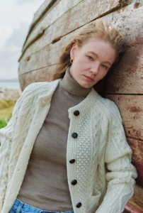 S159_BreaffyAran_Cardigan_HandknitMerino_Cream_Women_08.webp