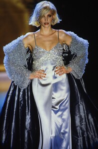 Valentino 1995 Haute Couture 101.jpg