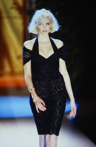 Valentino 1995 Haute Couture 36.jpg