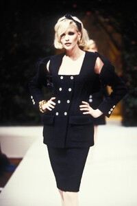 Valentino 1995 Haute Couture 60.jpg