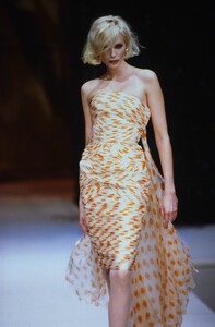 Valentino 1995 Haute Couture 72.jpg