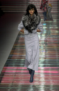 Versace 2001 Women RTW 1.jpg