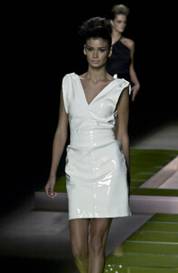 Versace 2001 Women RTW 35.jpg