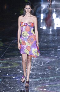 Versace 2002 Women RTW 6.jpg