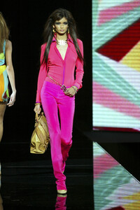 Versace 2003 Women RTW 9.jpg