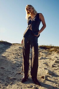 YFB_0120 Barret Linen Barrel Pant Black Olive Pigment.jpg