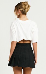 YasminC - Showpo - Cailin_Mini_Skirt_-_Pleated_Skirt_in_Black__0009.jpg