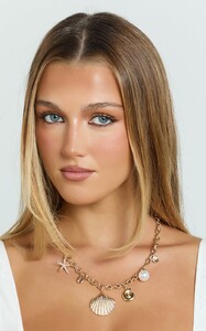 YasminC - Showpo - Capri_Charm_Necklace_in_Gold_1.jpg