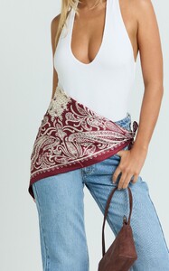 YasminC - Showpo - Emilie_Paisley_Headscarf_in_Burgundy_Pattern_1.jpg