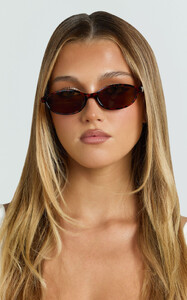 YasminC - Showpo - Leni_Sunglasses_in_Brown_1.jpg