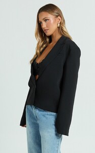 YasminC - Showpo - Remy_Blazer_-_Oversized_Boxy_Short_Blazer_in_Black_8.jpg