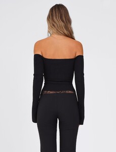 YasminC - TMist - TM16782_LILYANNALONG_SLEEVETOP_BLACK_-7-2.jpg