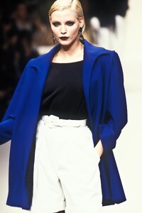 Yves Saint Laurent 1995 Women RTW 181.jpg