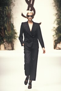 Yves Saint Laurent 1995 Women RTW 93.jpg