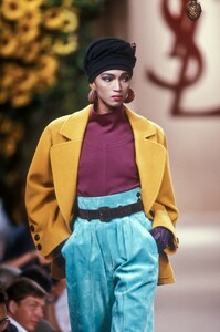 Yves Saint Laurent FW 1990 Haute Couture 058.jpg