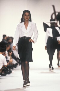 Yves Saint Laurent SS 1990 164.jpg