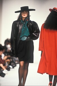 Yves Saint Laurent SS 1990 169.jpg