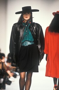 Yves Saint Laurent SS 1990 170.jpg