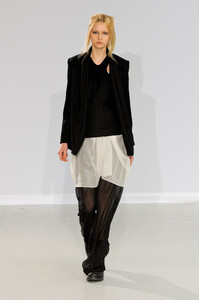 _20110301_MoonYoungHee_FW2011_Paris_1_1.jpg